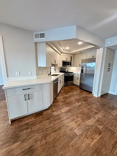 7661 Beverly Blvd #324 Photo 1