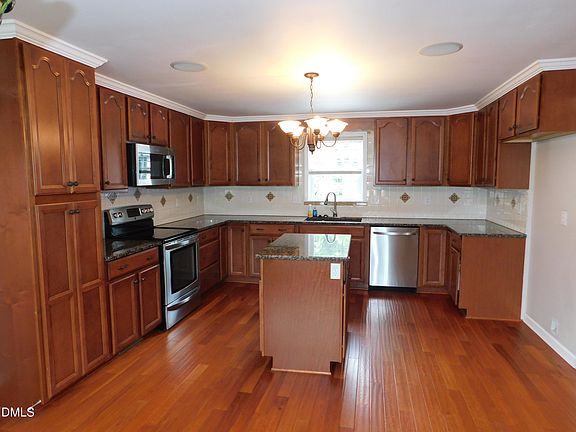 3rd image of 10392 S Nash St