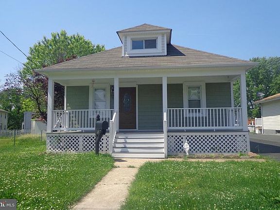 2nd image of 406 Cedar Ave