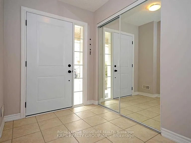 165 Hampshire Way #64 — Photo 2