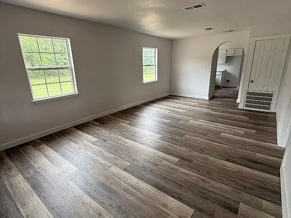 200 N Pleasant St, Geneva, AL 36340