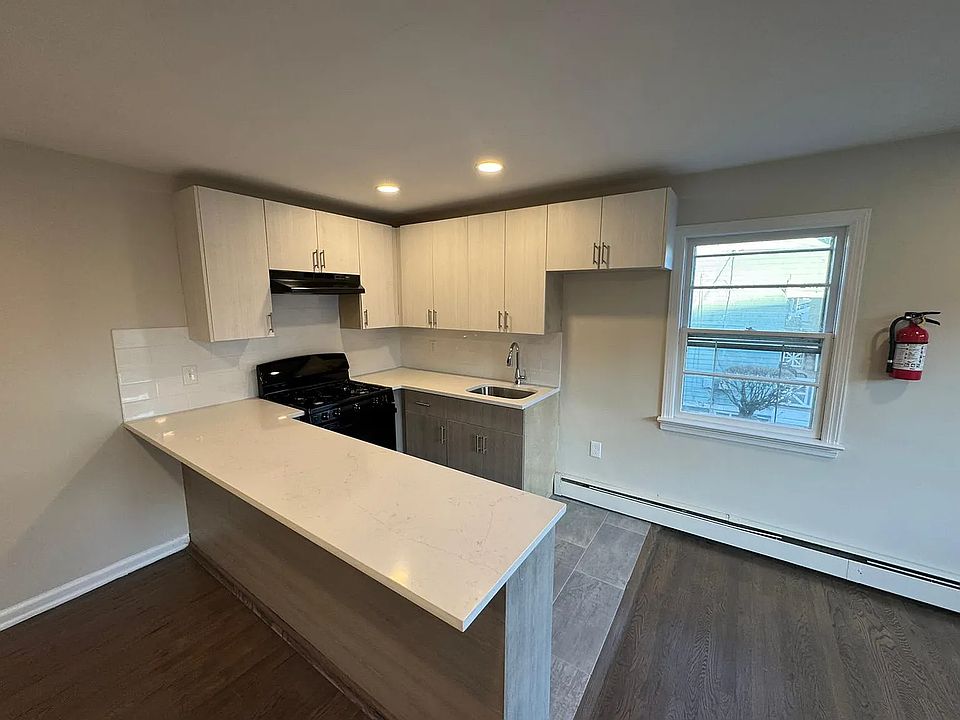 2nd image of 122 Elmwood Ave #6C