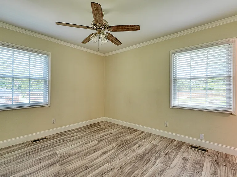 311 Pioneer Pl — Photo 17