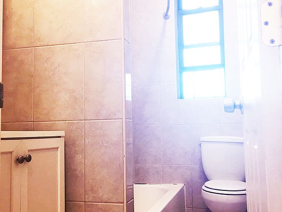 3rd image of 6015 Woodside Ave APT 4G