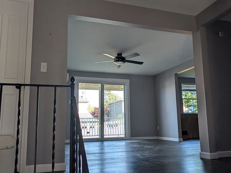 4571 Roundtree Rd — Photo 2