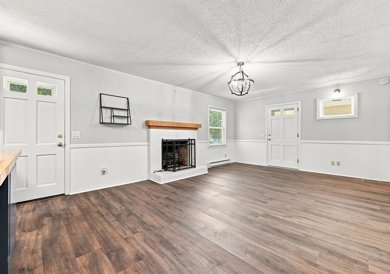 Charming Updated Dog Friendly Ranch in the Heart of Lillington — Photo 4
