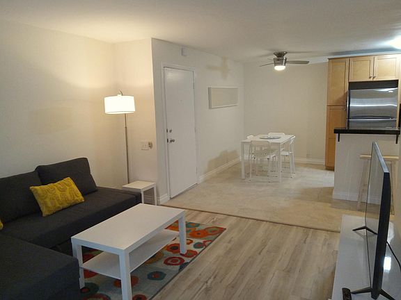 3rd image of 4600 Lamont St #126