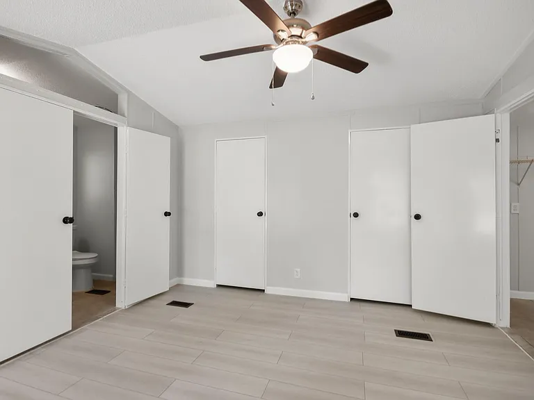 25494 Deepwood Dr #B — Photo 15