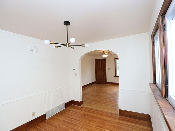 2nd image of 320 Washington Ave #L