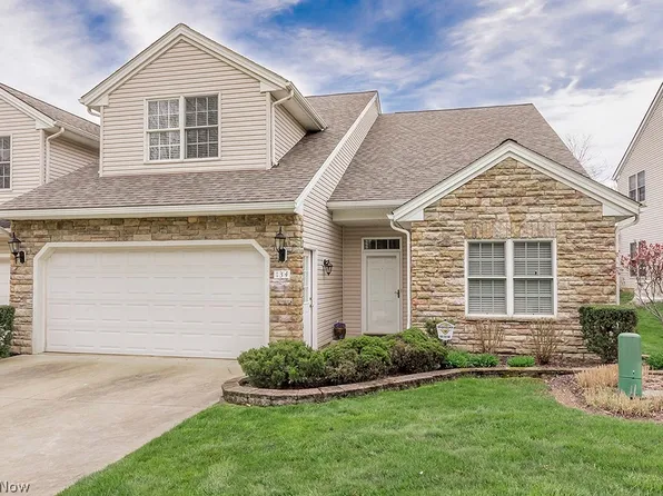 134 Stonecreek Dr, Mayfield Heights, OH 44124