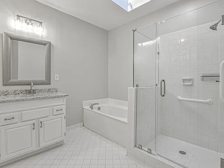 1326 Berwick Dr — Photo 17