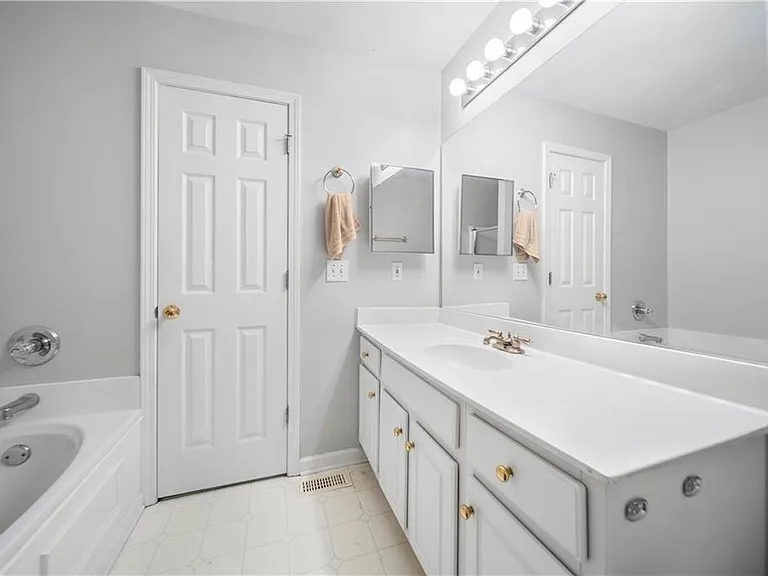156 Stoneforest Dr — Photo 11