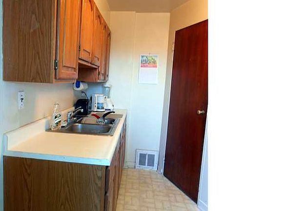 4th image of 47 Bennett Village Ter