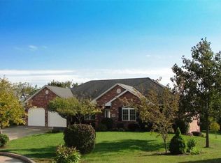 926 Garnet Point, Jefferson City, MO 65109