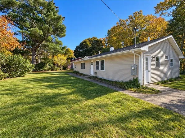 3 Abbey Ln, Foster, RI 02825