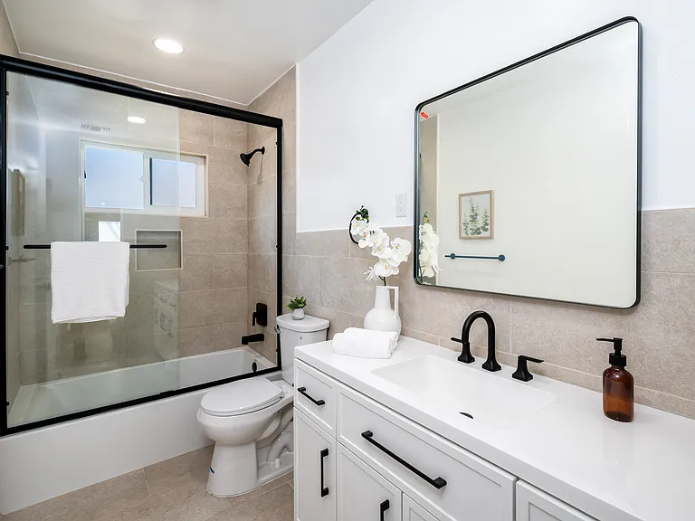 1546 S Hayworth Ave #4 — Photo 18
