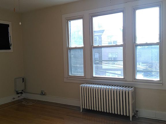 3rd image of 126 Park Hill Ave APT 2