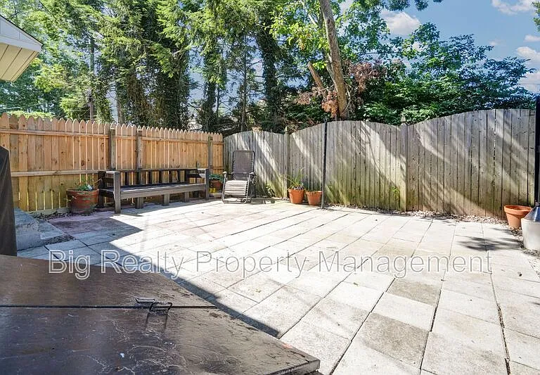 912 Feist Ave — Photo 12