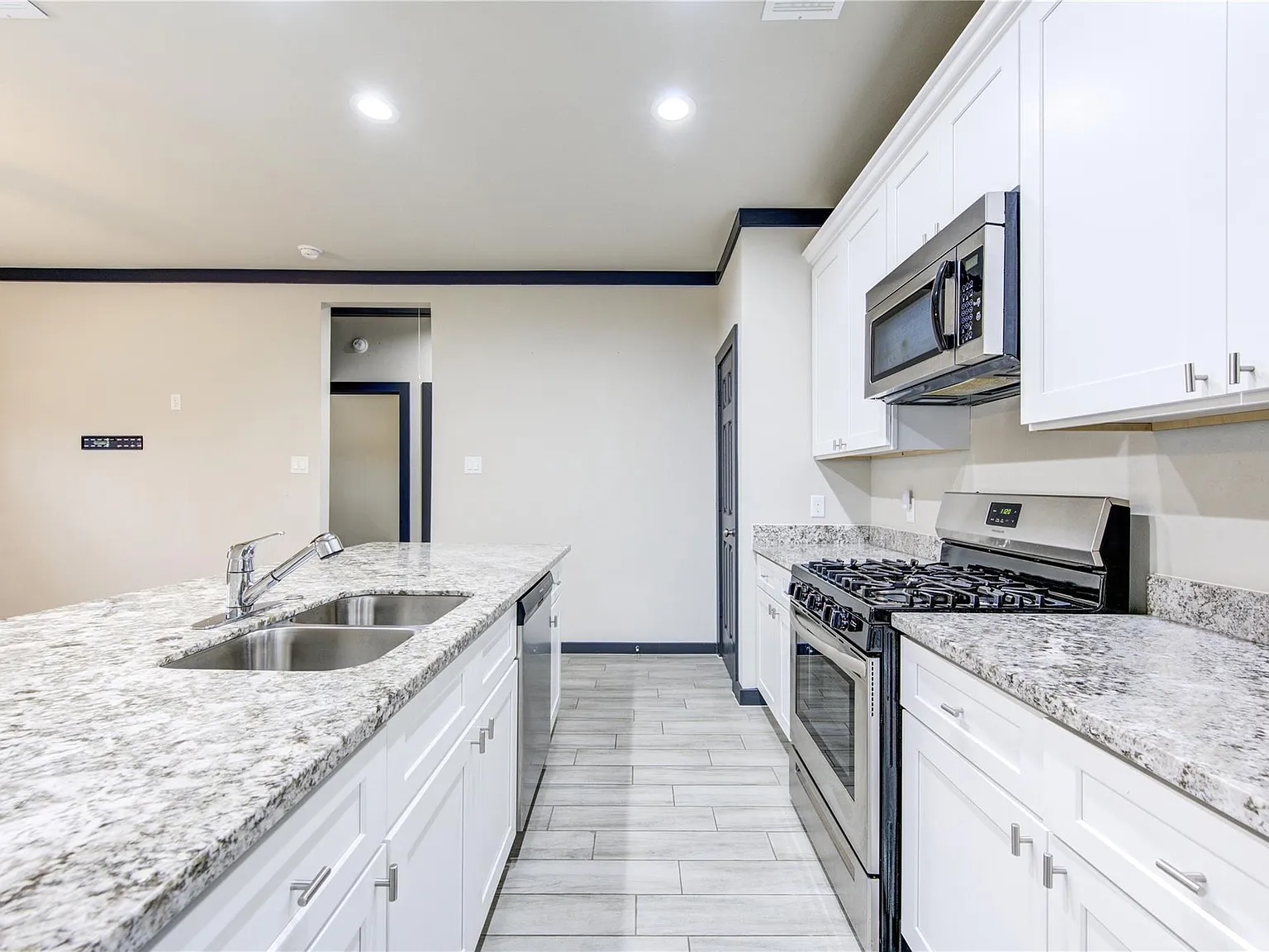 2 bed, 2.0 bath, 950 sqft, $1,450 — Photo 4