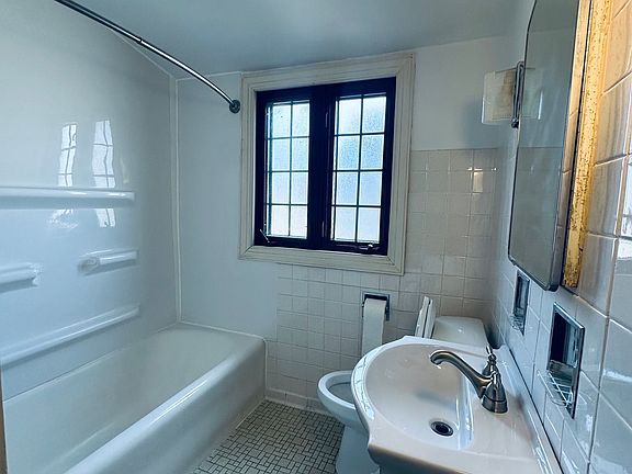 Full Private Bath 1