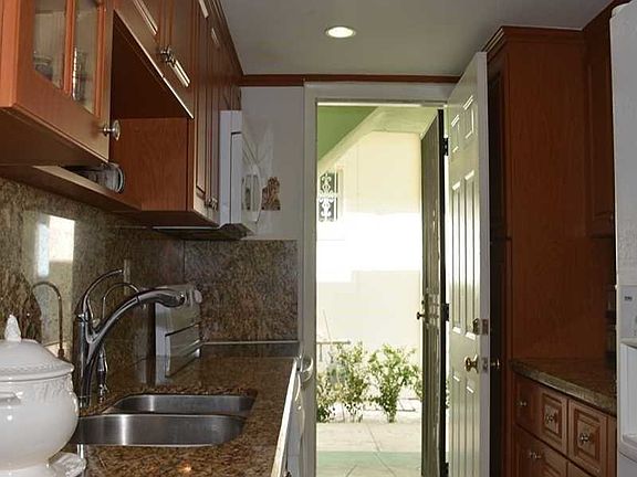 3rd image of 518 Euclid Ave #A