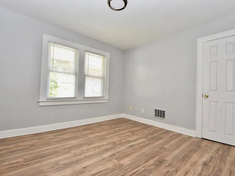 1167 Linwood Ave — Photo 11