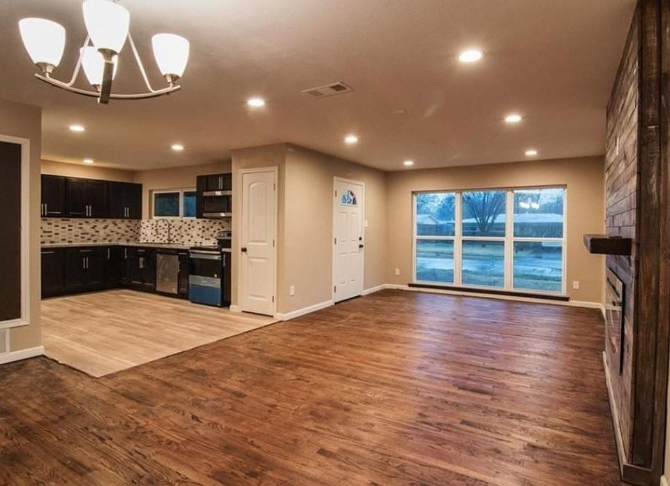 1st image of 1919 Colony Dr