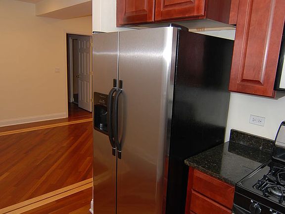 3rd image of 3215 N Francisco Ave #2W