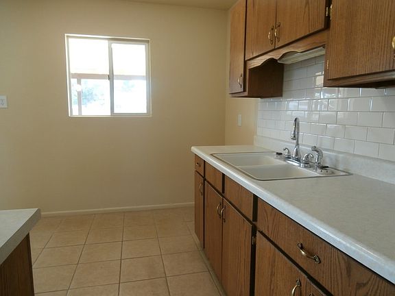 4th image of 1121 E La Casita Dr