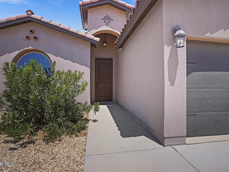 3749 Loma Adriana Dr — Photo 2