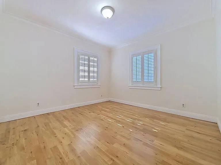 3819 S Van Ness Ave — Photo 11