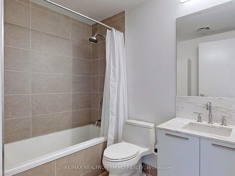 3 Gloucester St #3205 — Photo 25
