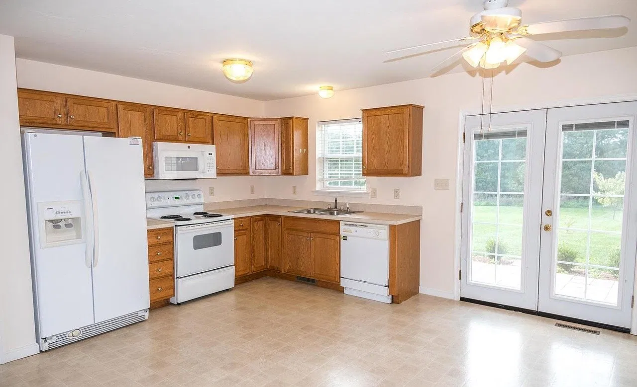 3 bed, 1424 sqft, $1,650 — Photo 4
