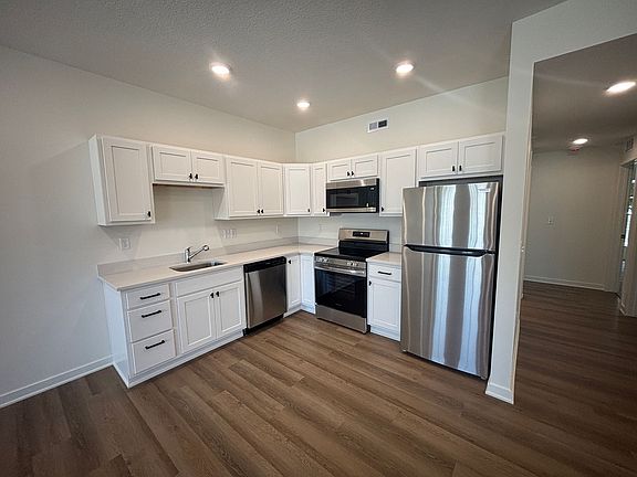 3rd image of 100 S Peterson St #106