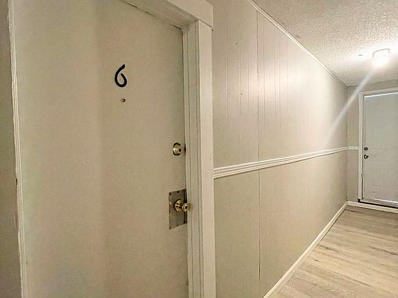 4th image of 400 E Sherman St #6