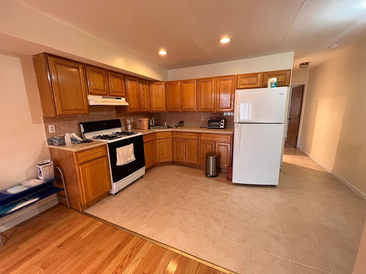 40 Garibaldi Ave — Photo 3