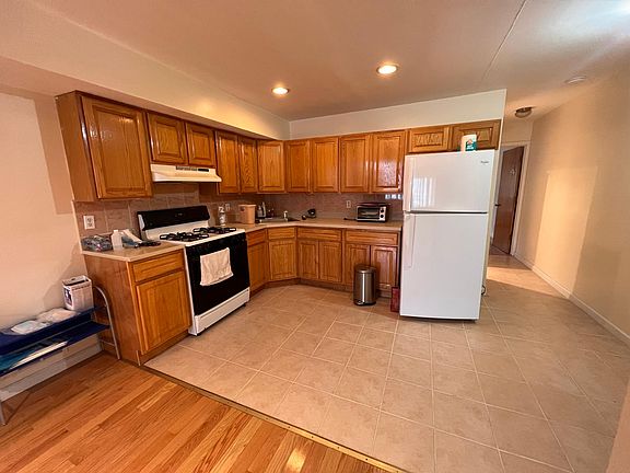 3rd image of 40 Garibaldi Ave #1