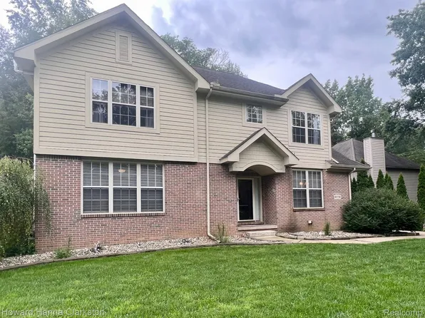 2176 Pleasant Rdg, Howell, MI 48843