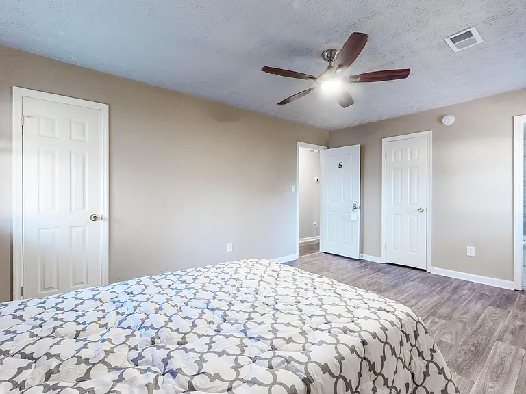 383 Wesley Park Dr #1 — Photo 1