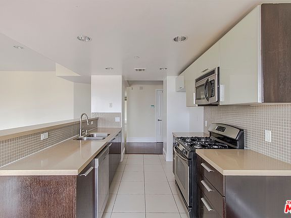 5th image of 147 N Berendo St #Penthouse 2