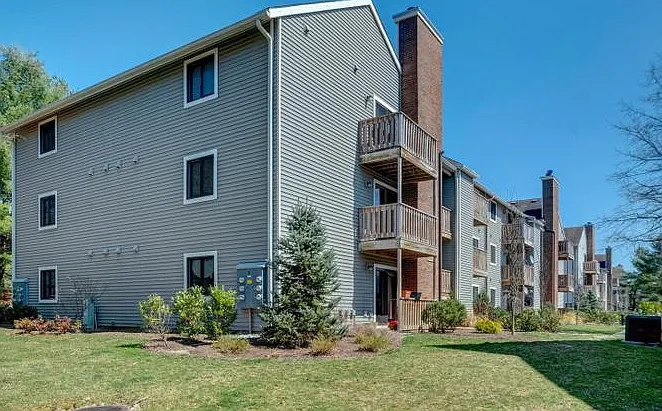 1902 Ravens Crest Dr — Photo 6
