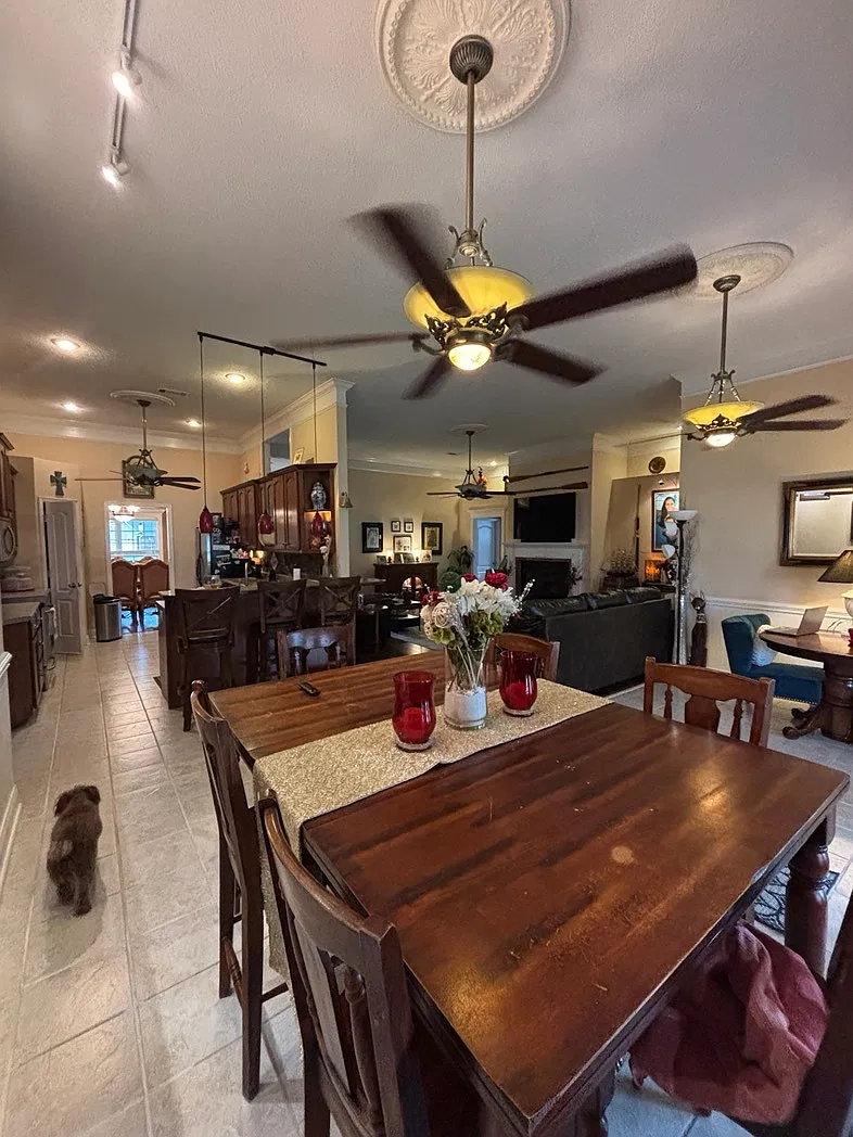 4 bed, 2788 sqft, $800 — Photo 2