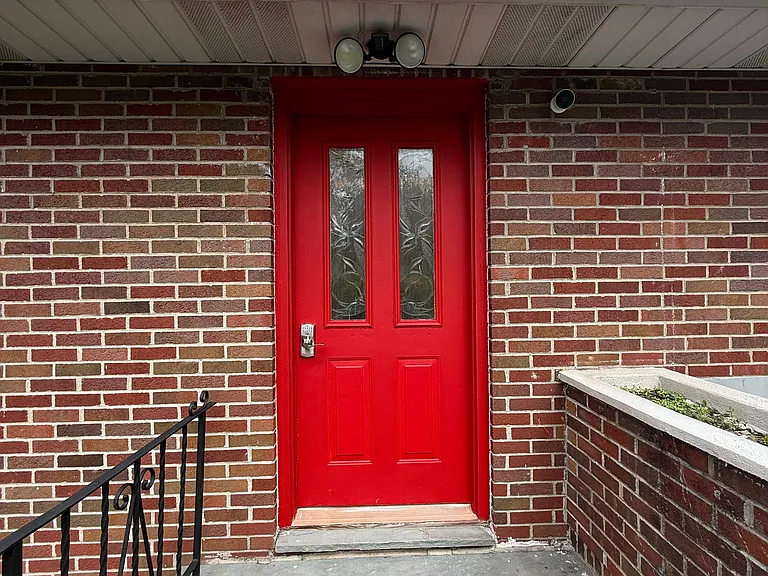 319 Barrington Rd — Photo 8