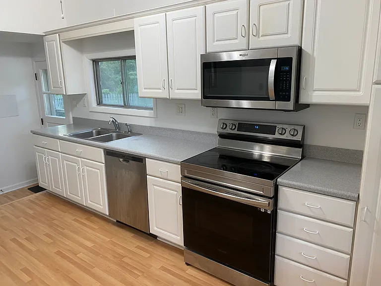 330 Forestway Dr — Photo 4