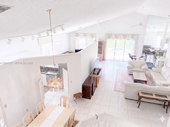4th image of 1510 Lacosta Dr W