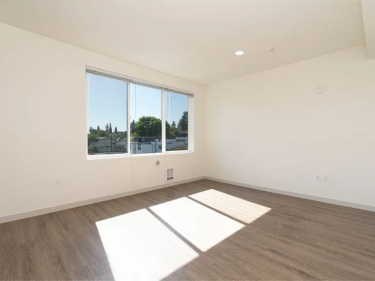 4801 Fauntleroy Apartments — Photo 50