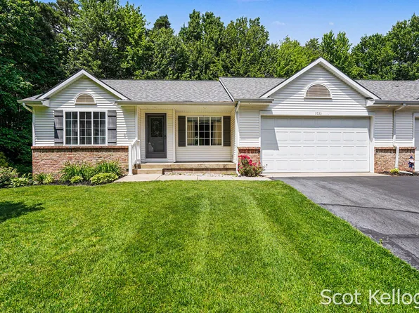 1923 Jack Pine Ct, Dorr, MI 49323