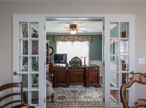 5th image of 1543 Derby Ln