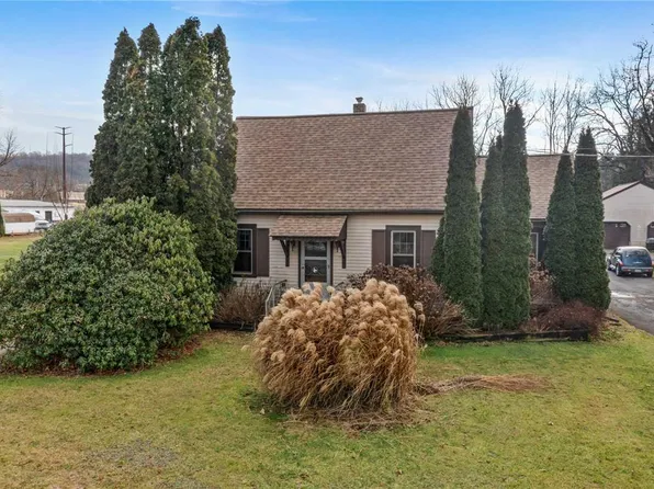 4950 Buckeye Rd, Emmaus, PA 18049