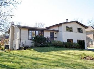 1601 Montgomery Rd, Deerfield, IL 60015